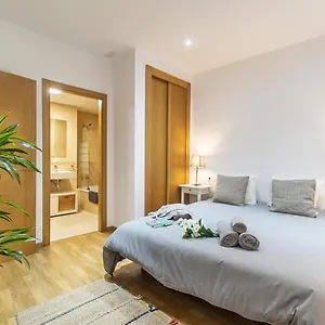 https://home-abroad-apartments-mitjana.es-andalucia.com